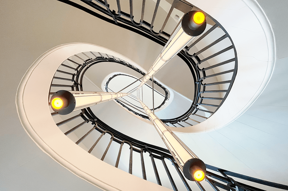 Zwei Treppen, eine Achse
