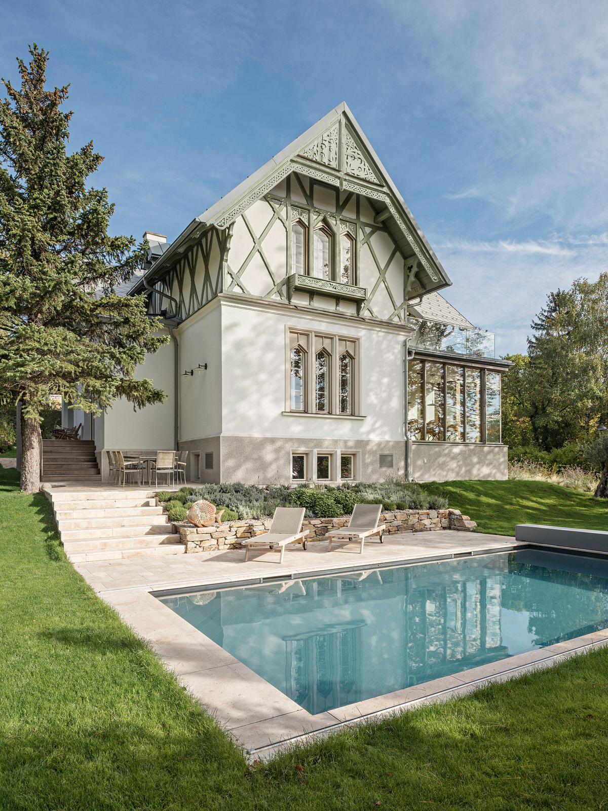 Pool alte Villa renoviert