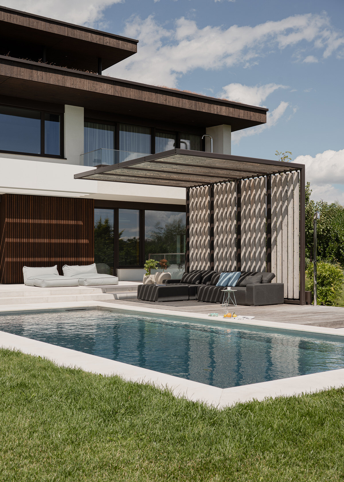 Pool mit Liegefläche Architektenvilla
