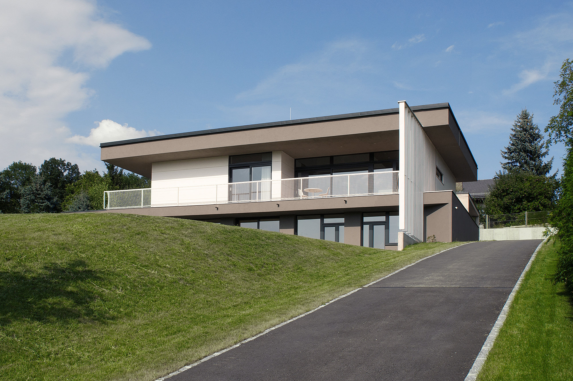 haus_G_06_einfamilienhaus_am_hang_steyr_oberoesterreich_junger_beer_architektur