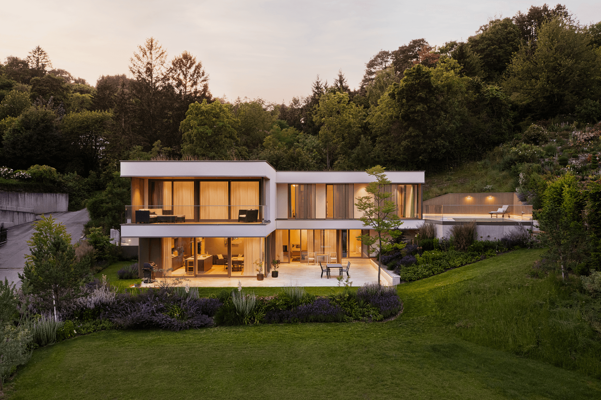 Villa Aussenansicht abend