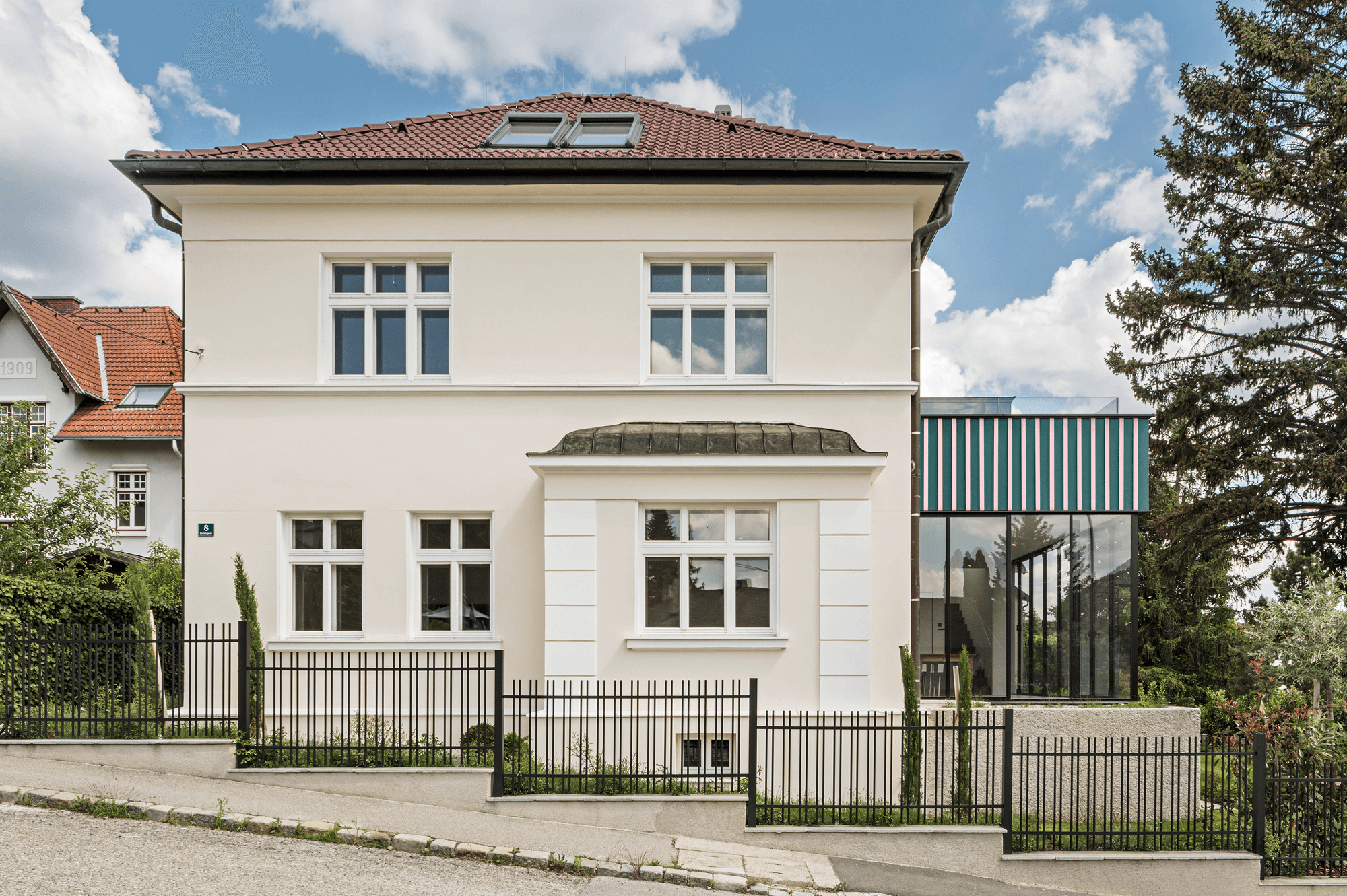 Frontansicht Villa